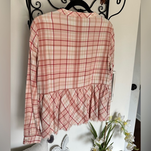 🩷 Pink Plaid Button-Up Peplum Top with Frayed Hem size Medium - Picture 7 of 9